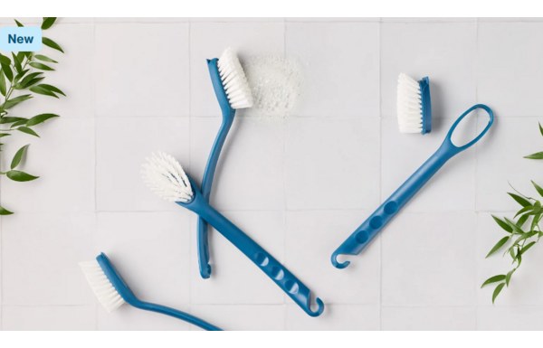 Testez gratuitement la brosse à vaisselle "Clean Ocean Bound Plastic" qui est composée à 80 % de plastique recyclé