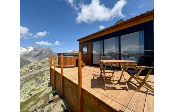 Gagnez une nuitée au Cube Aletsch (Million Stars Hotel) pour deux de CHF 850.- et 9 paquets de snacks familia de CHF 62.- chacun